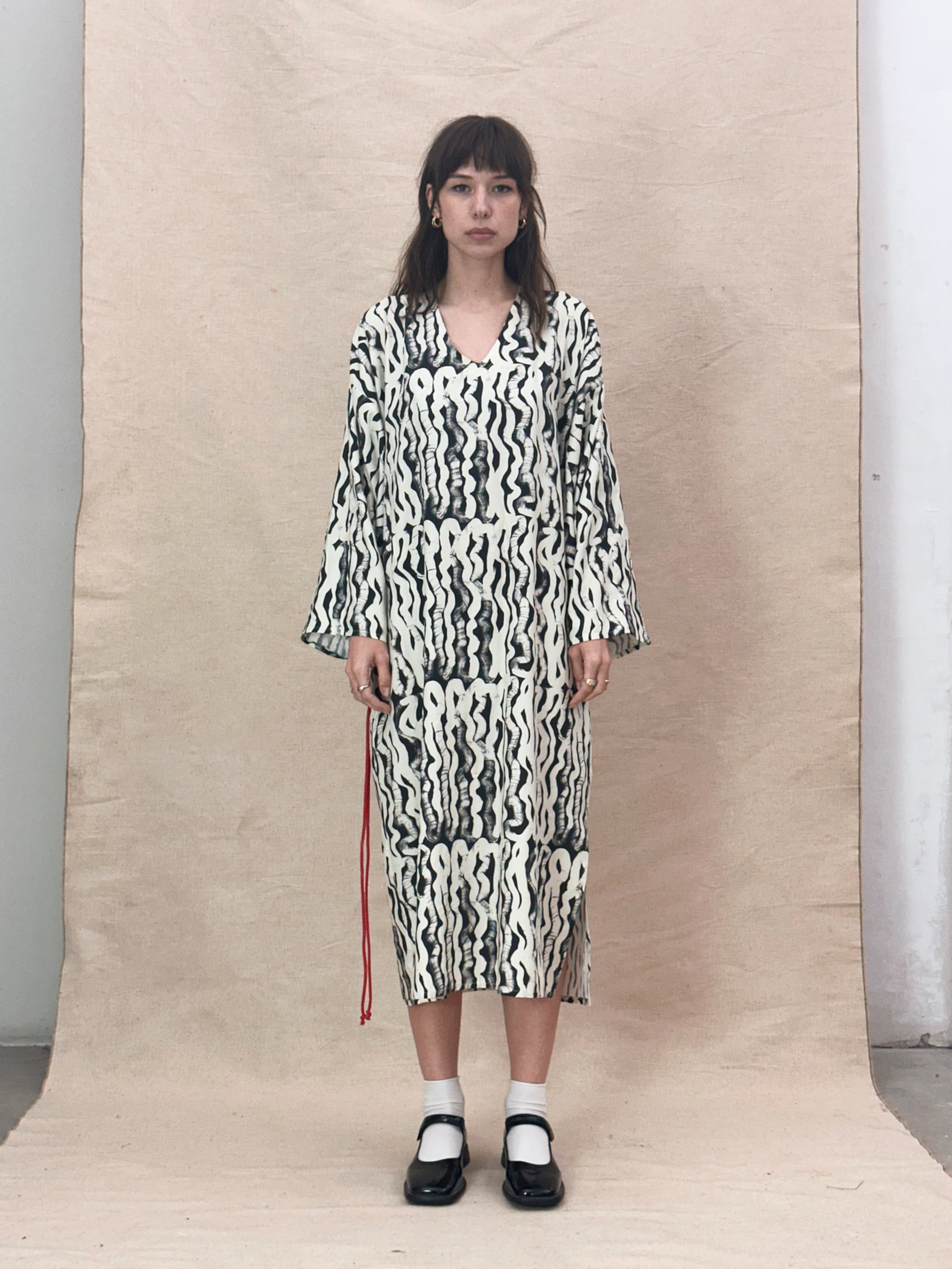 ZW Traces astrales batwing sleeve natural-black dress