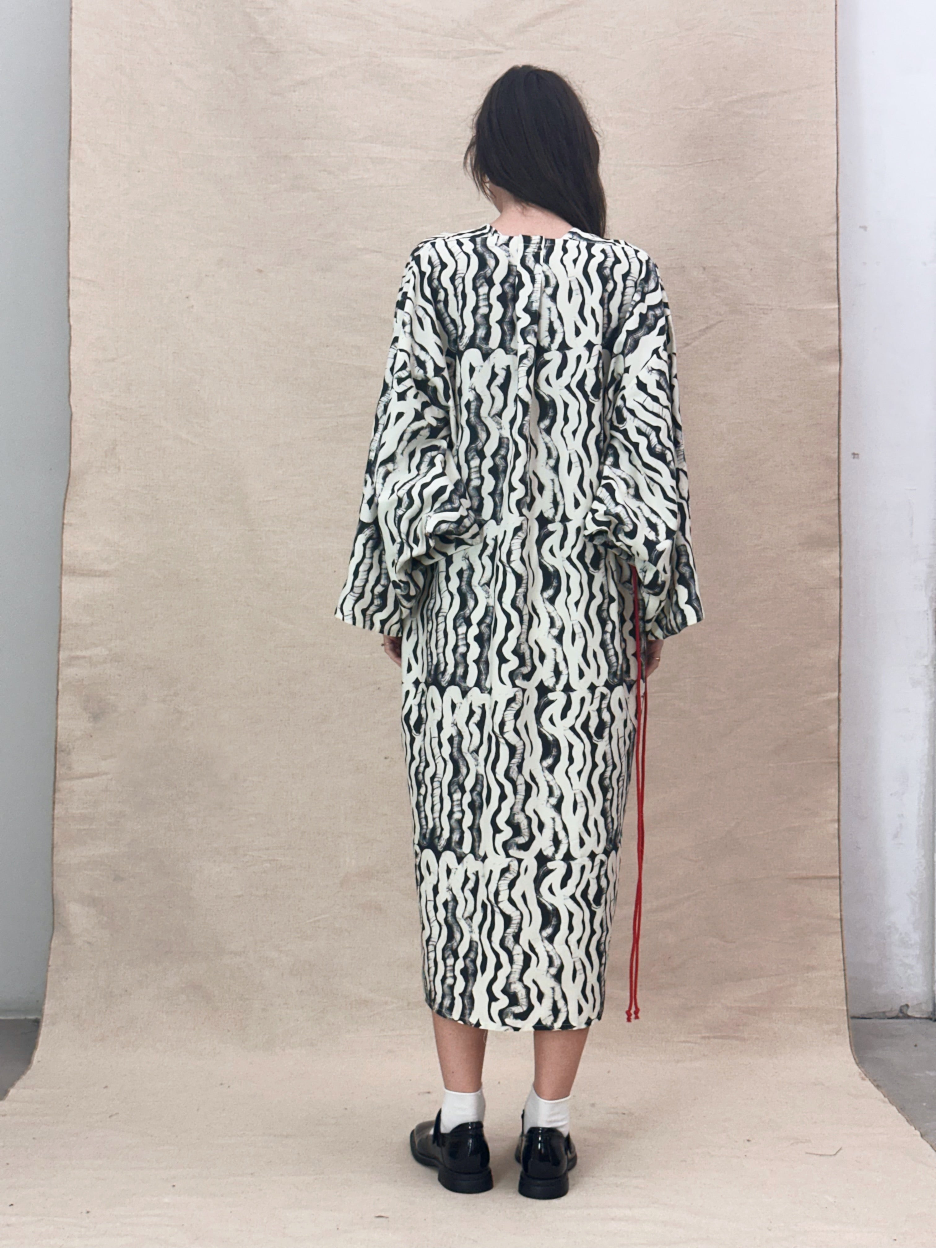 ZW Traces astrales batwing sleeve natural-black dress