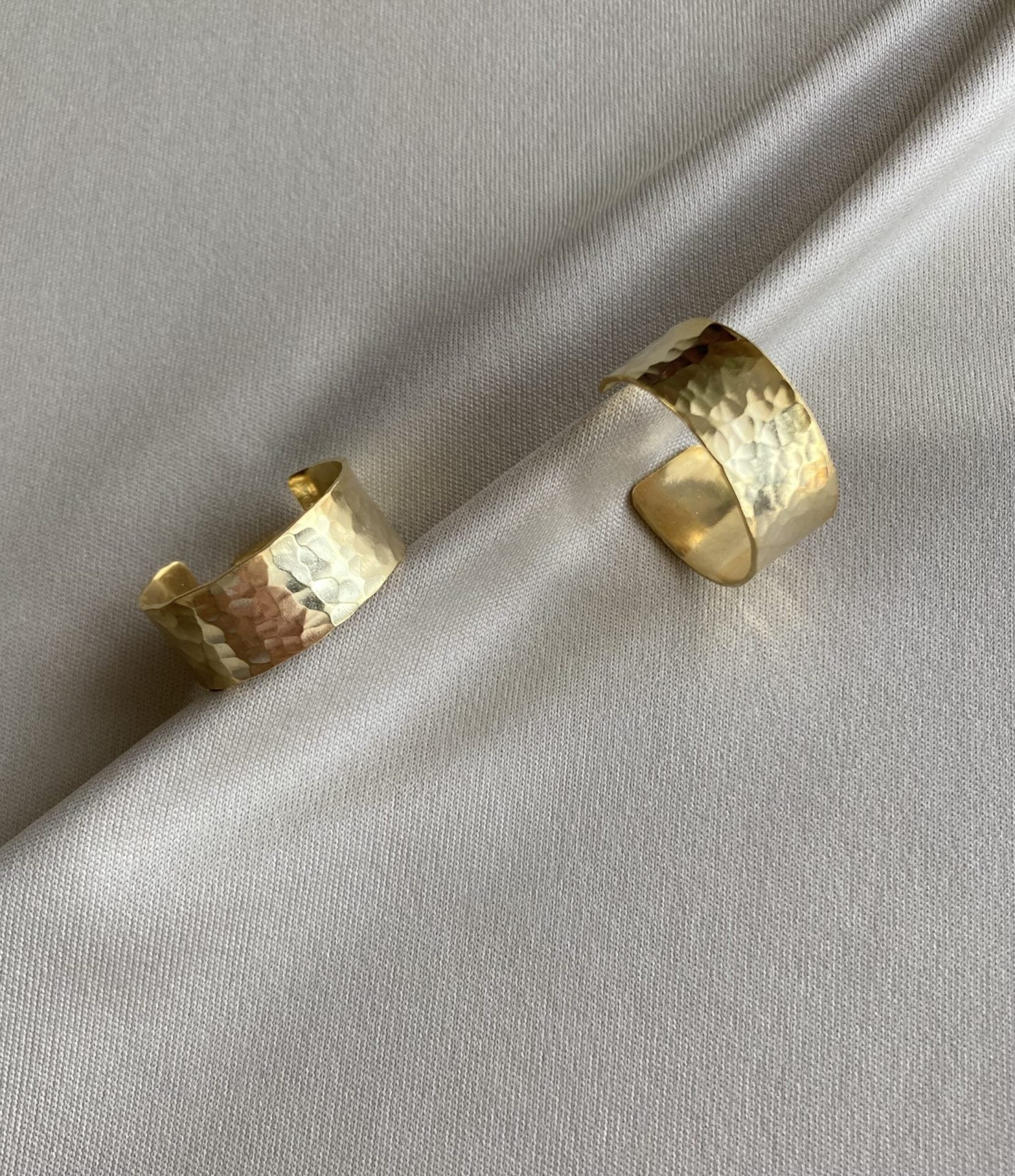 Large Wide Textured Hoops fülbevaló