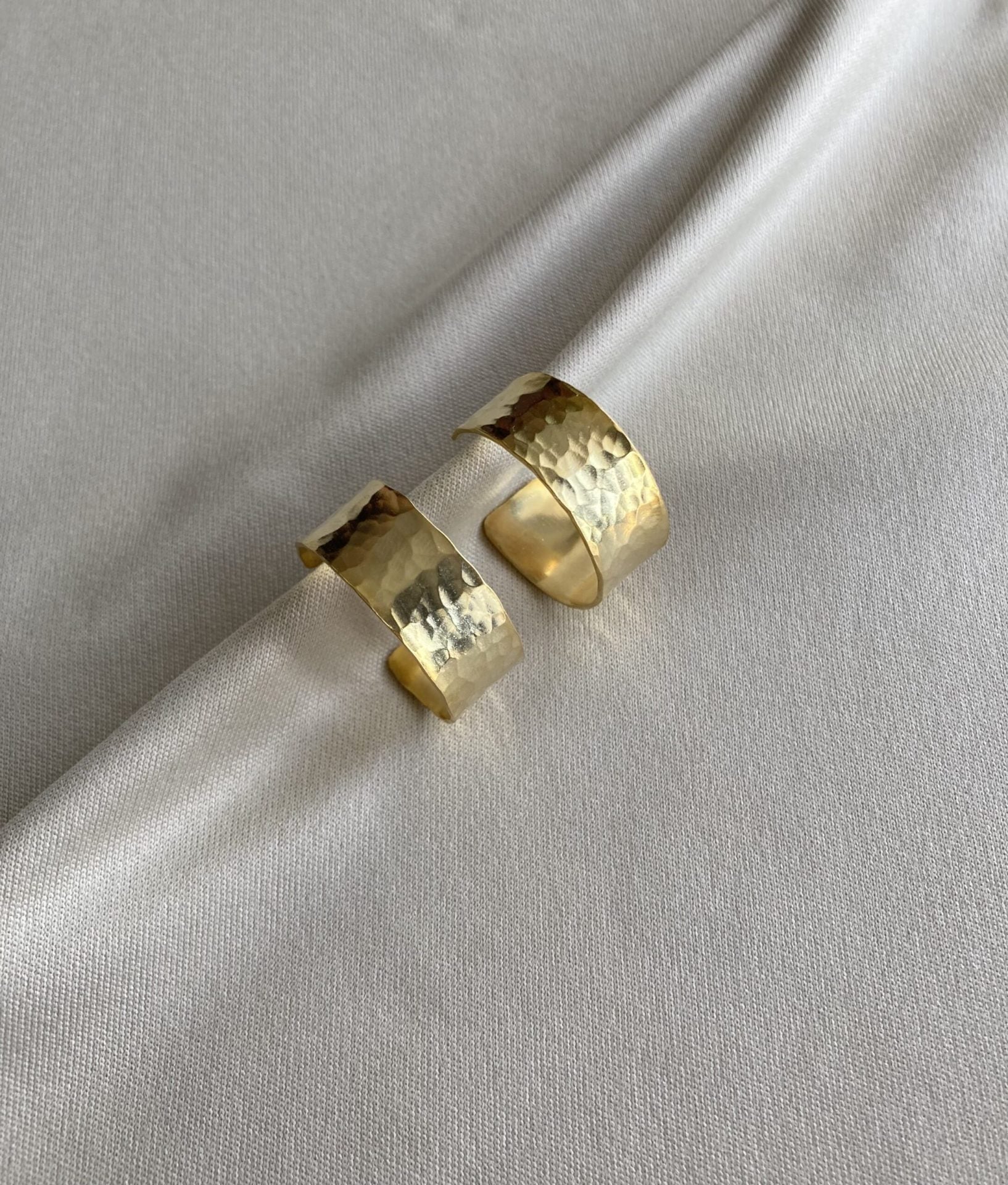 Large Wide Textured Hoops fülbevaló
