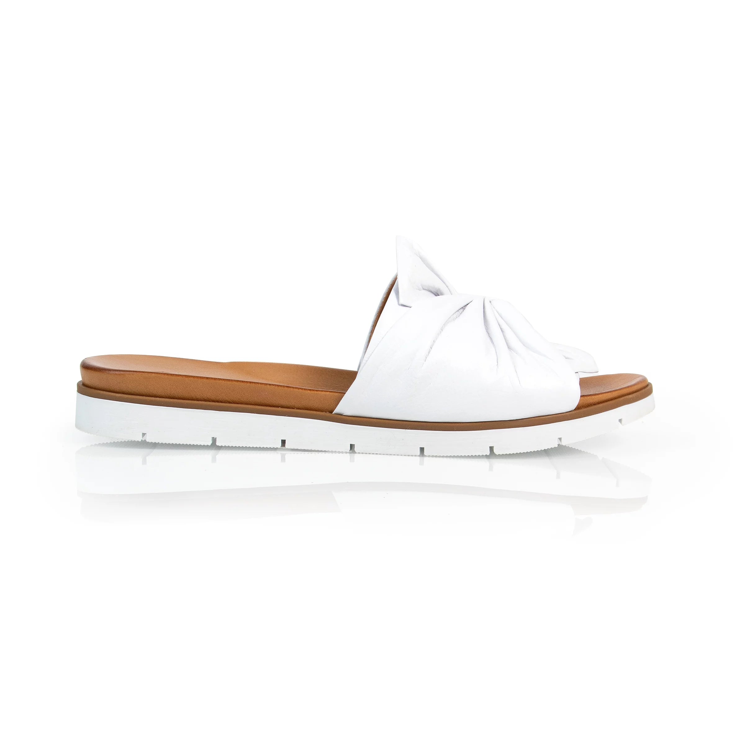 Amelia White papucs